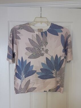 Sioni Short Sleeve Sweater with Blue Floral Print, M